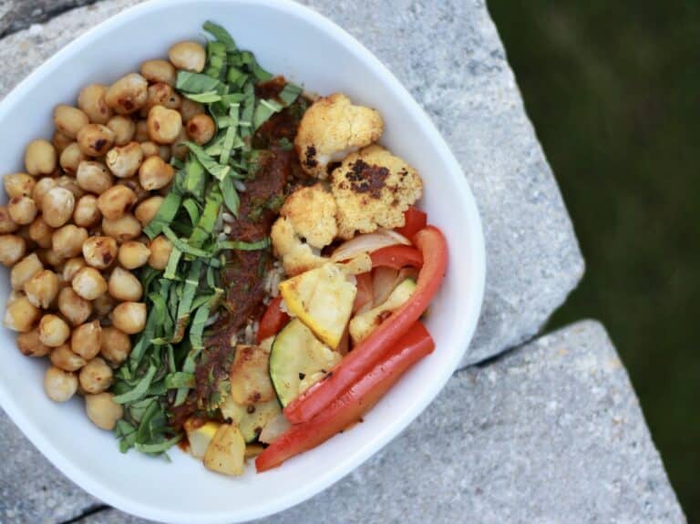 Grilled Veggie Farro Bowls are filled with phytonutrients! 